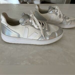 Veja Women's Sneakers in White and Silver